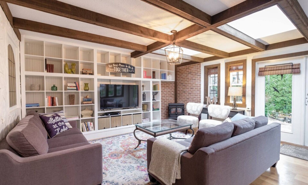 Harrison Hot Springs House | 5 BEDROOM HOUSE |3 BATHROOM | DINING AREA | FULL KITCHEN | UP TO 12 GUESTS