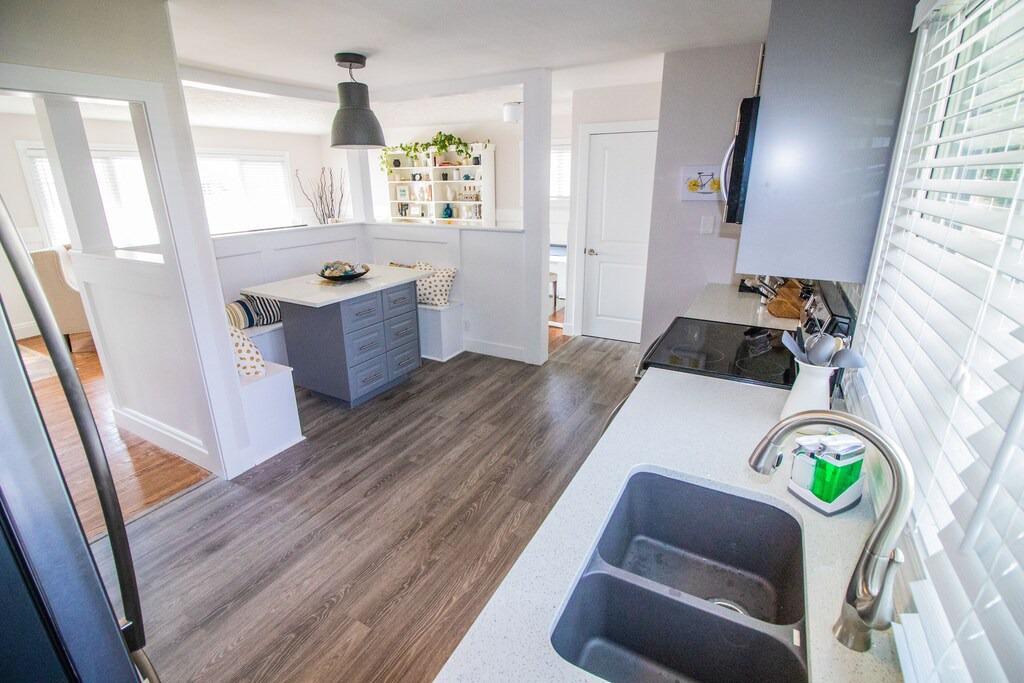 Jasper Place House | 5 min from WEM - 3 Bedroom Home