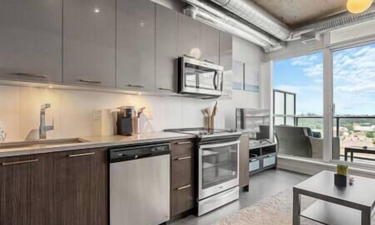 East Village Apartment | 5 min walk to Stampede | 2BR |AC |Near Frt Calgary