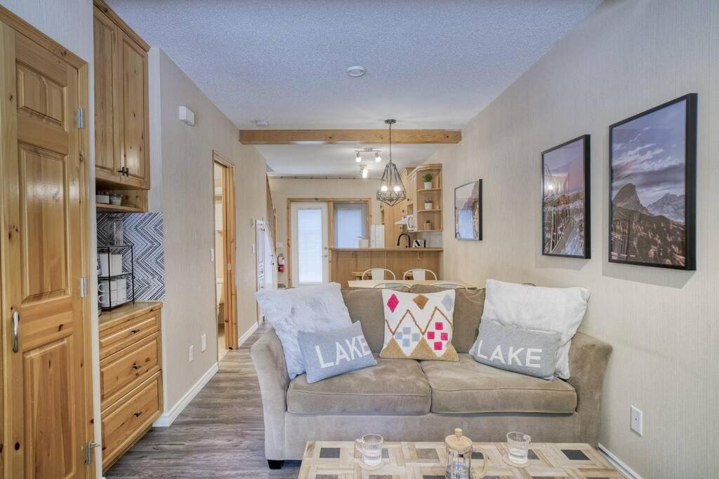 Harvie Heights Apartment | 5 Mins to Banff - Cozy Townhome 2BR&2BATH - Banff Pass Included