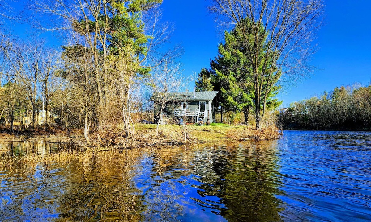 Saint-Liguori Cabin | 5- Olivier : Charming modern cottage by a river