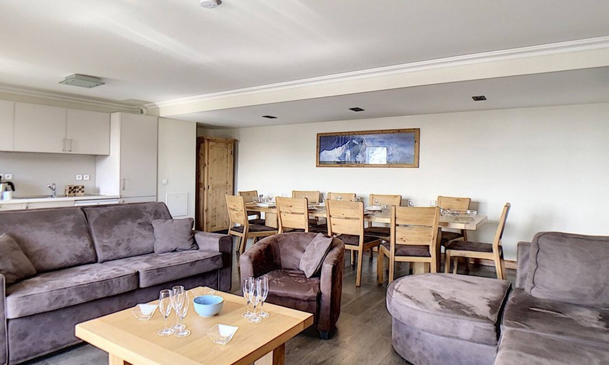 Les Menuires Apartment | 5-room Apartment for 10 pax · Near slopes · Balcony · Sauna & Hammam