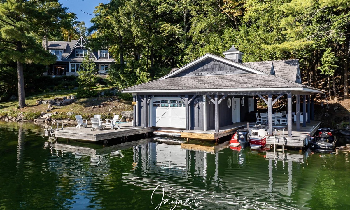 Seguin Cottage | 5-year old, Luxury Build on Joe! Immaculate Main + Guest Cottage! Tennis!