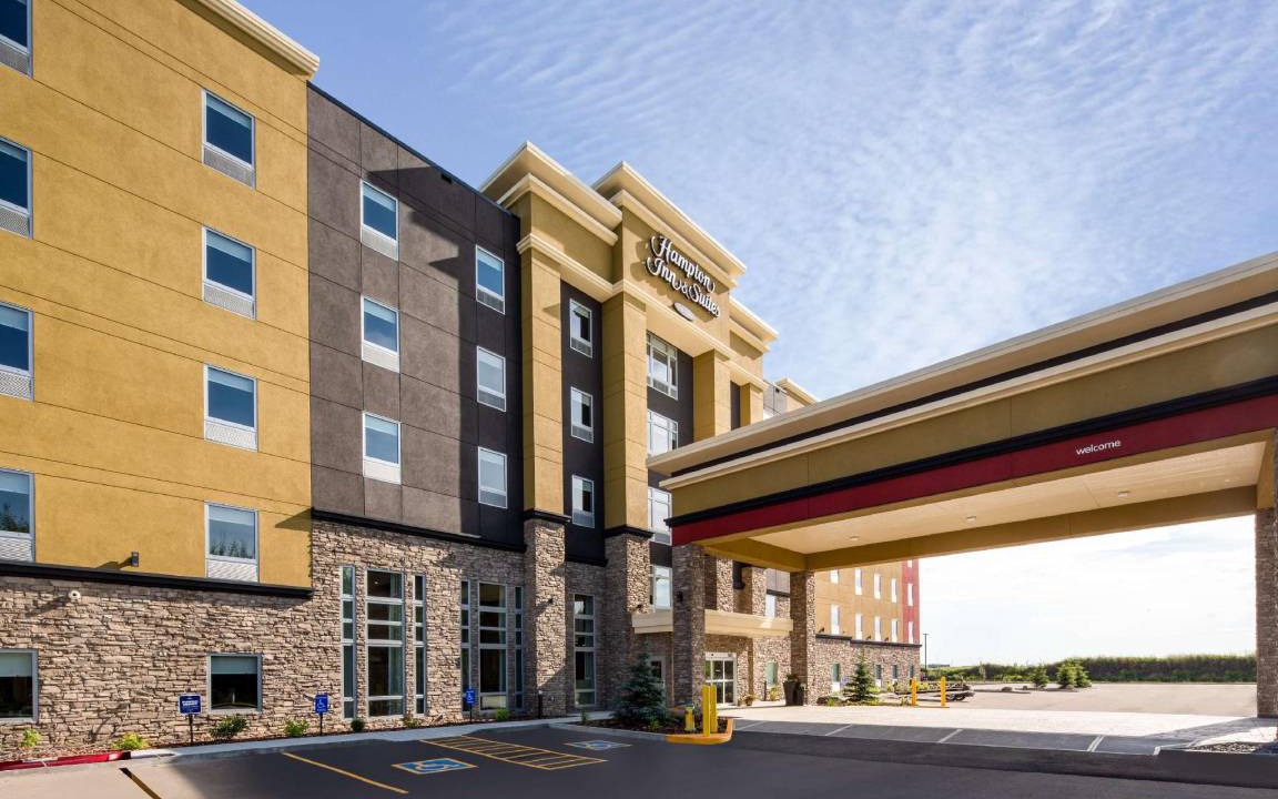 Northwest Edmonton Hotel | 70 m² Hotel ∙ 2 bedrooms ∙ 127 guests