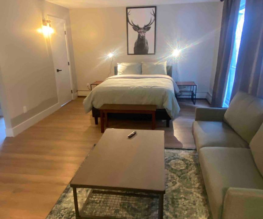 Northeast Edmonton Resort | 70 m² Private room ∙ 1 bedroom ∙ 2 guests
