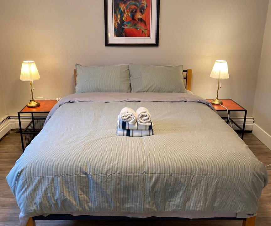 Southwest Edmonton Resort | 750 m² Private room ∙ 2 bedrooms ∙ 4 guests