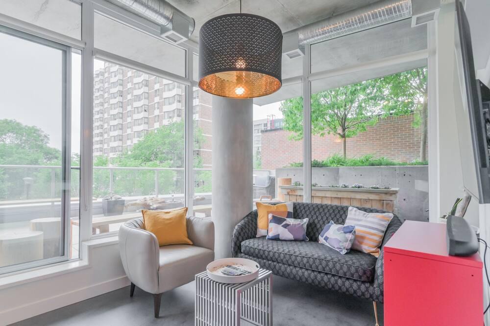 Bridgeland Condo | 800 sqft Balcony | Near Saddledome | Underground Parking