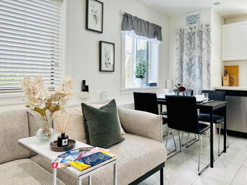 Vancouver South Bed & Breakfast | 84 m² Bed and breakfast ∙ 2 bedrooms ∙ 4 guests
