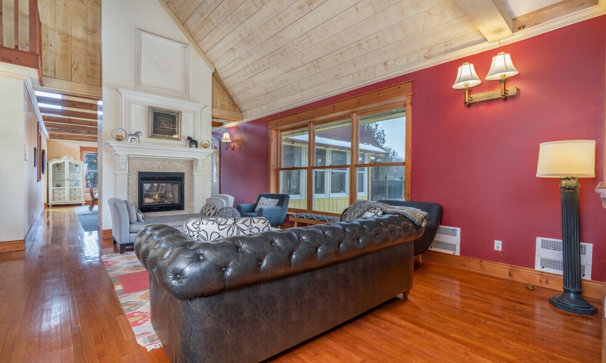 New Tecumseth House | ✦9 Bedrooms ✦8,400 sqft Farm House ✦28 Acres ✦1 Hr from Toronto