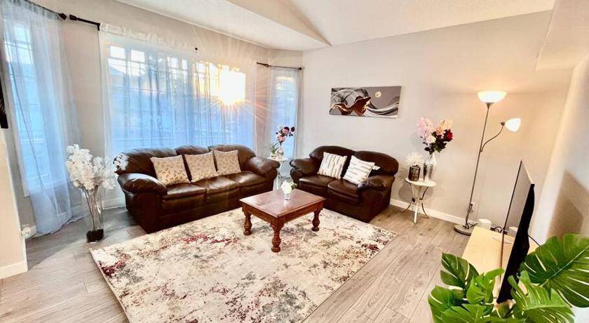 Southwest Calgary House | 97 m² House ∙ 3 bedrooms ∙ 6 guests