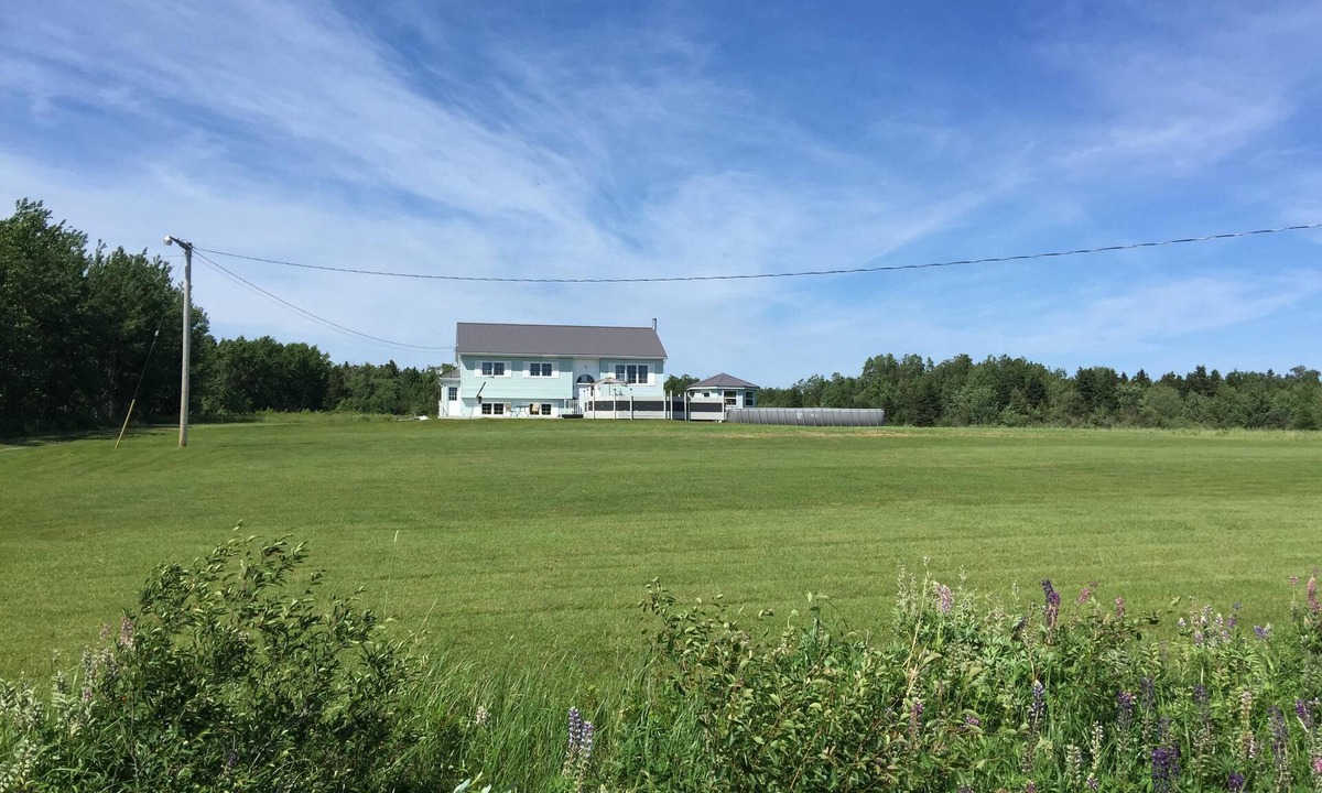 Wallace House | A Coastal Retreat In Wallace 7 Bedrooms 8 Person Hot tub & 32ft Swimming Pool*