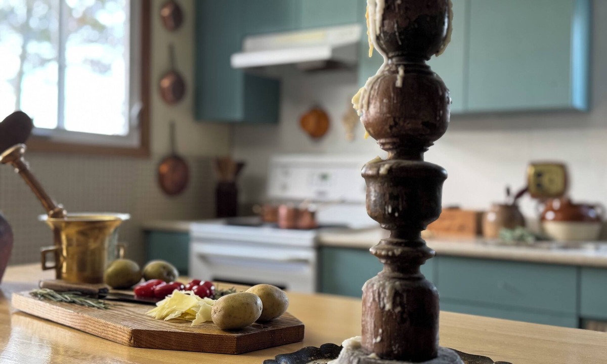 Cap-Pele Ski Chalet | A cottage among the trees, a cape, a beach.