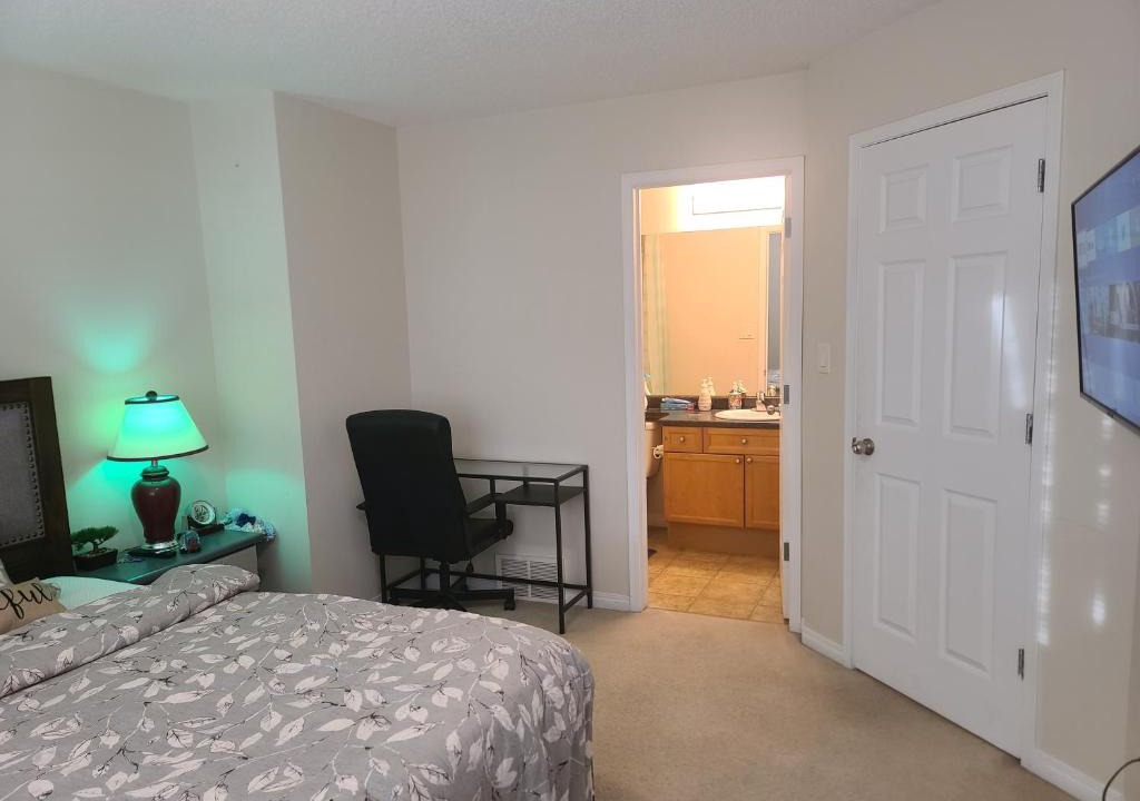 Northeast Edmonton House | A nice warm, welcoming atmosphere