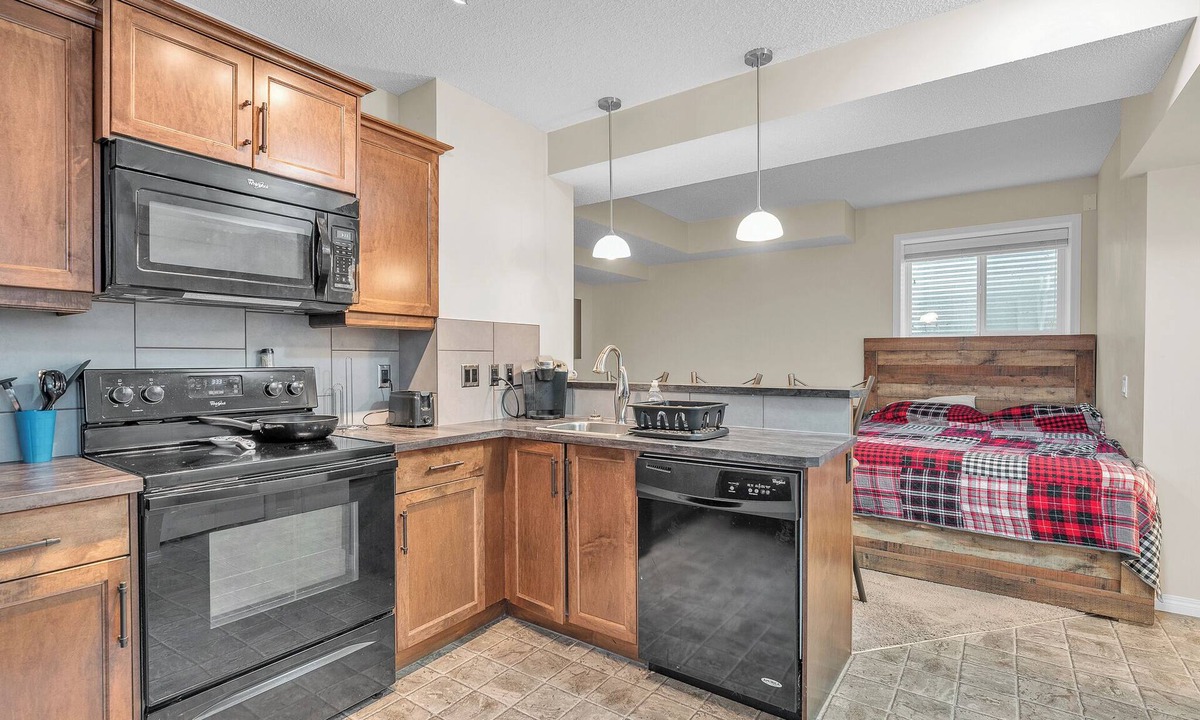 Southeast Calgary House | A pet friendly quiet neighbourhood! Great for safe quiet trips!