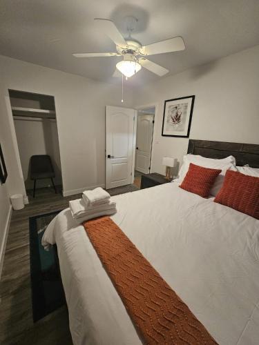 Jasper Place House | Aansel Suites QUEEN ROOM