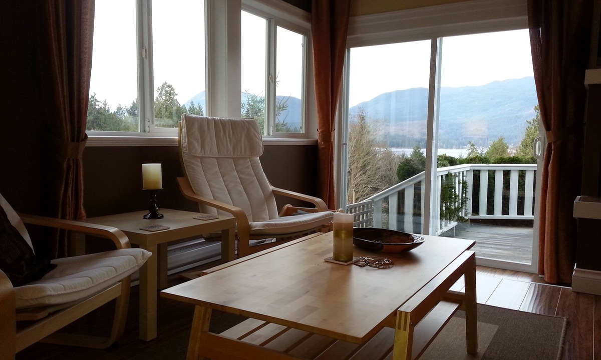 Sechelt House | Above The Inlet B&B and Vacation Rental