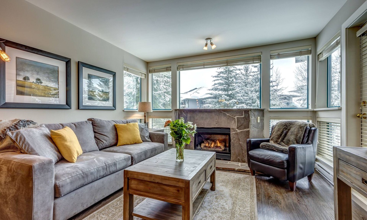 Upper Village Condo | Acer Vacations | Clean Luxury 2 Bedroom Ski-In/Out Condo | W/D | A/C | Wifi | Pool | Greystone Lodge