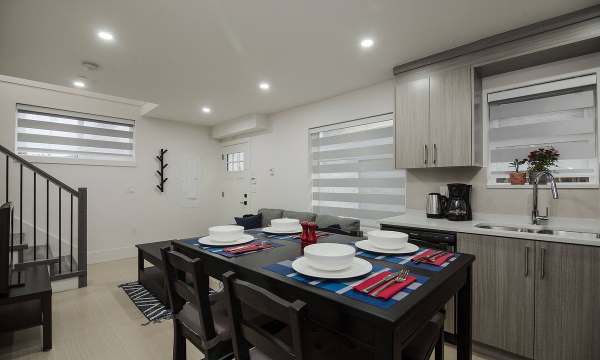 Vancouver South House | Adorable 2 Bedroom Guest Home