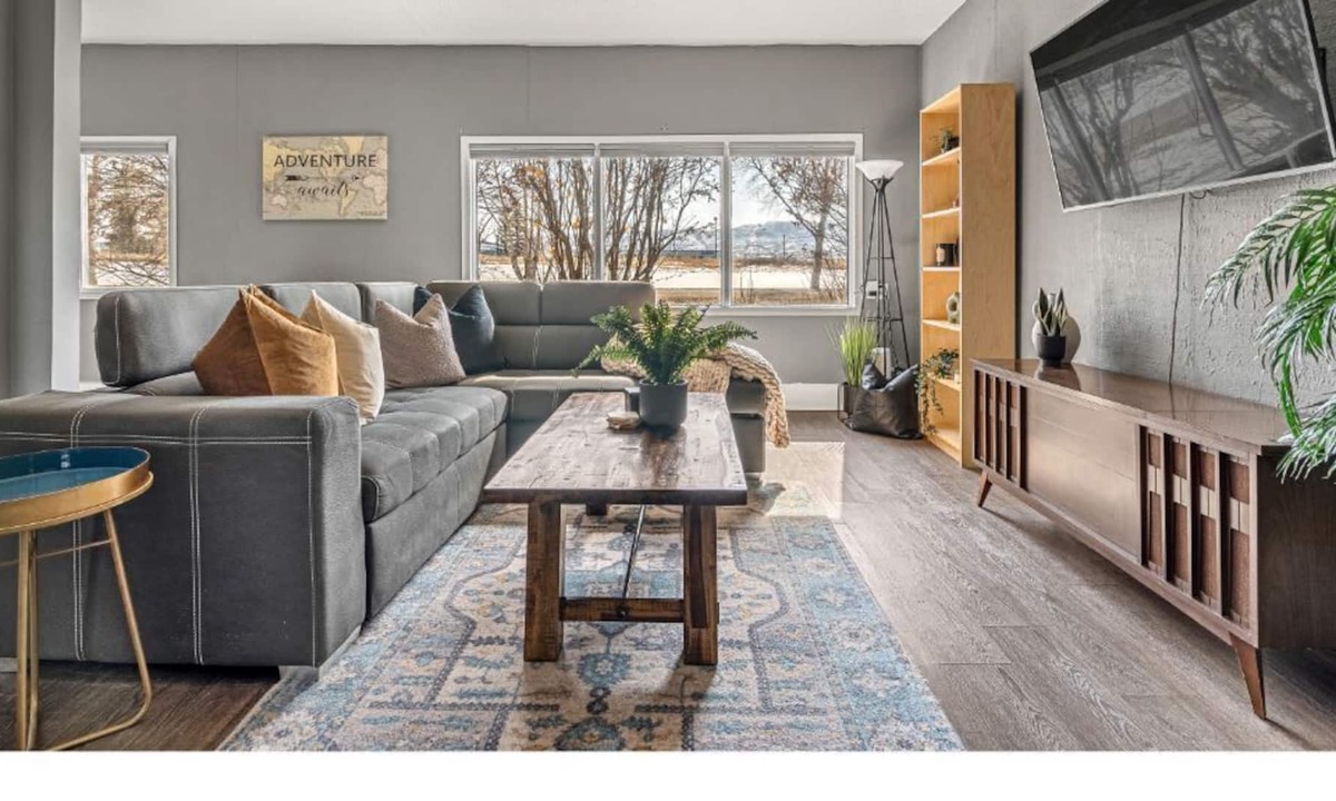 Drumheller House | Adventure Nest I No Service Fees I Pool Table I TV