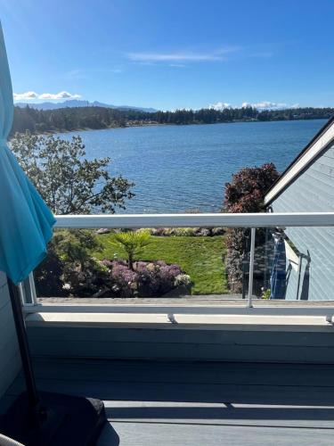 Regional District of Nanaimo Apartment | Aloha Cottage, Nanoose Bay - 2 Bdrm Oceanfront Unit with Private Deck