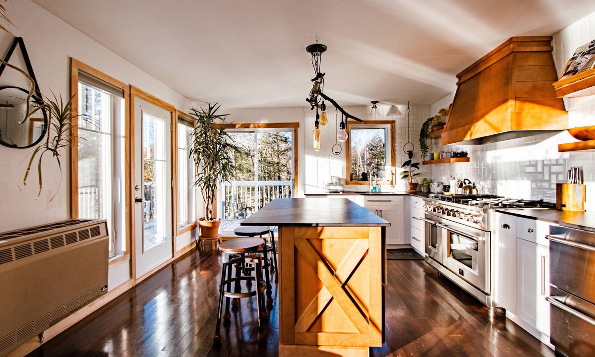 Amherst Ski Chalet | Alone in Off-The-Grid Chalet /No Neighbors!