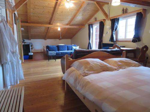 East Kootenay Bed & Breakfast | Alpenglow Bed and Breakfast