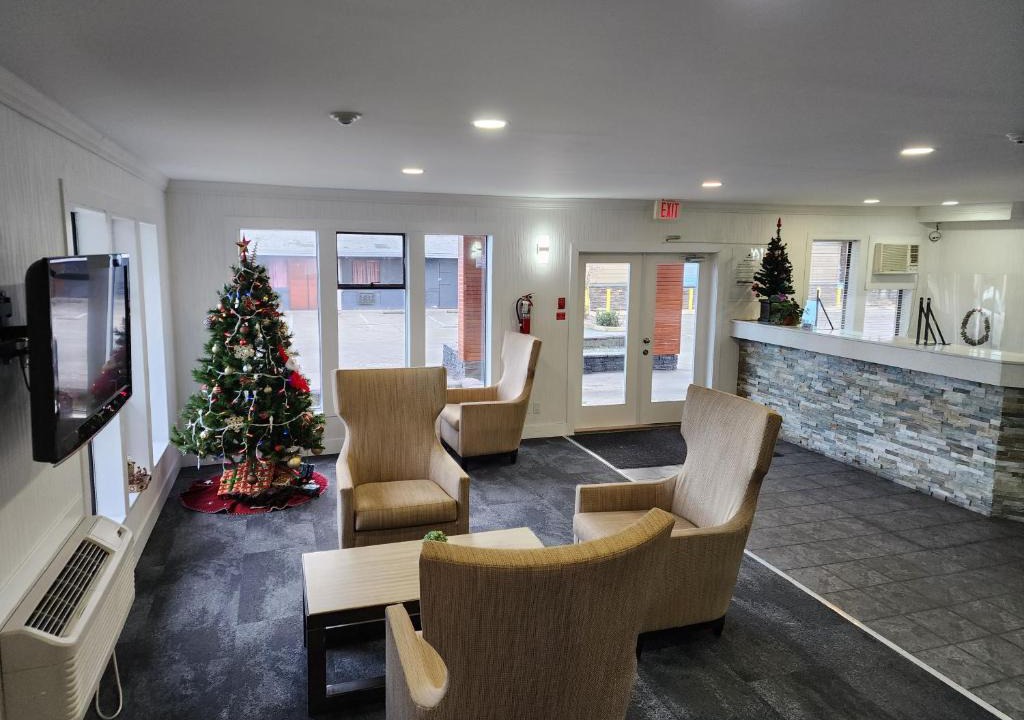 South Clearbrook Hotel | Alpine Inn Abbotsford
