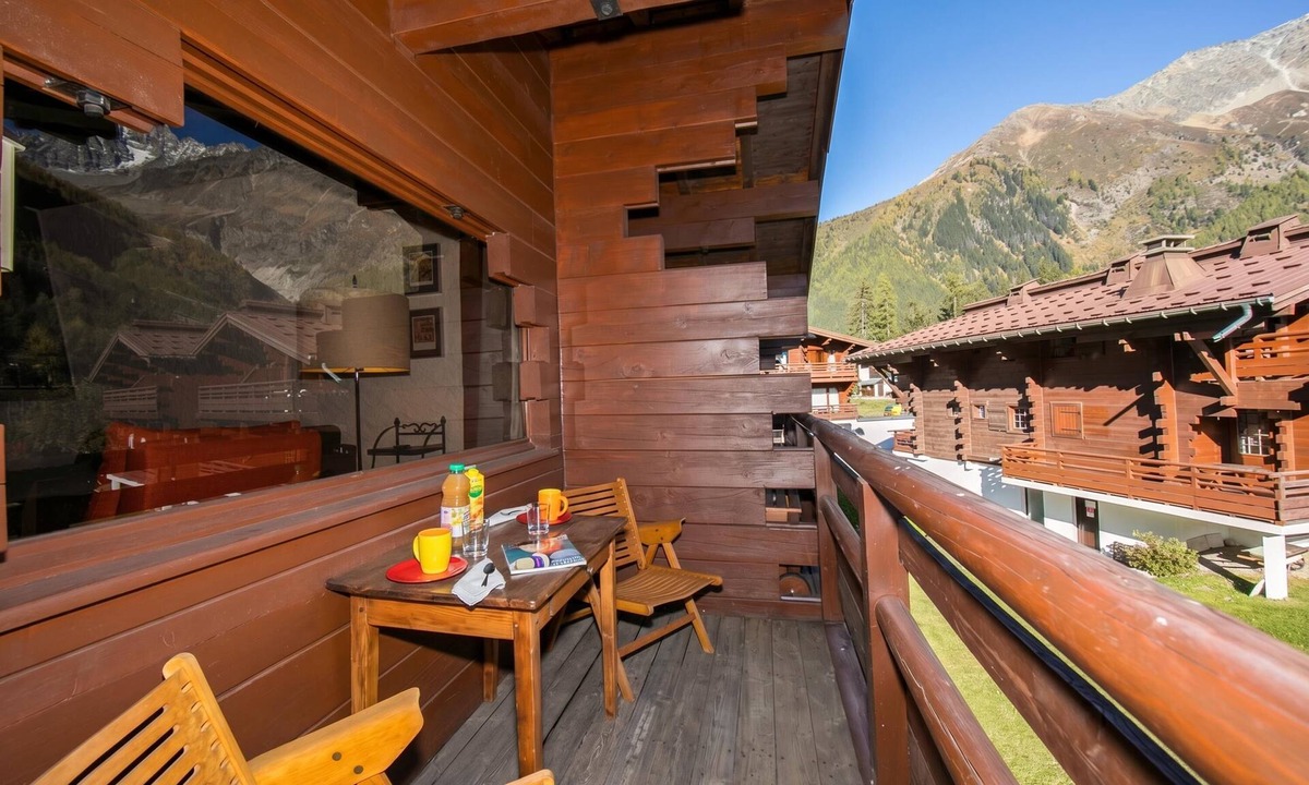 Chamonix-Mont-Blanc Apartment | Améthystes A14 Ski In/Ski Out w/Shared Pool in Argentière-Chamonix, Argentière (Chamonix), France