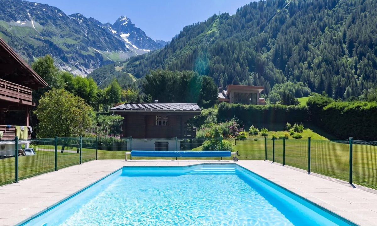 Chamonix-Mont-Blanc Apartment | Améthystes D12 Ski In/Ski Out w/Shared Pool in Argentière-Chamonix, Argentière (Chamonix), France