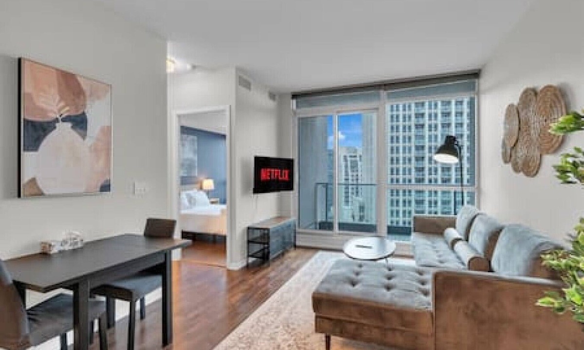 Niagara Hotel | Amazing 2BR - Pool|Gym|Sauna|Hot Tub|Free Parking|CN Tower View