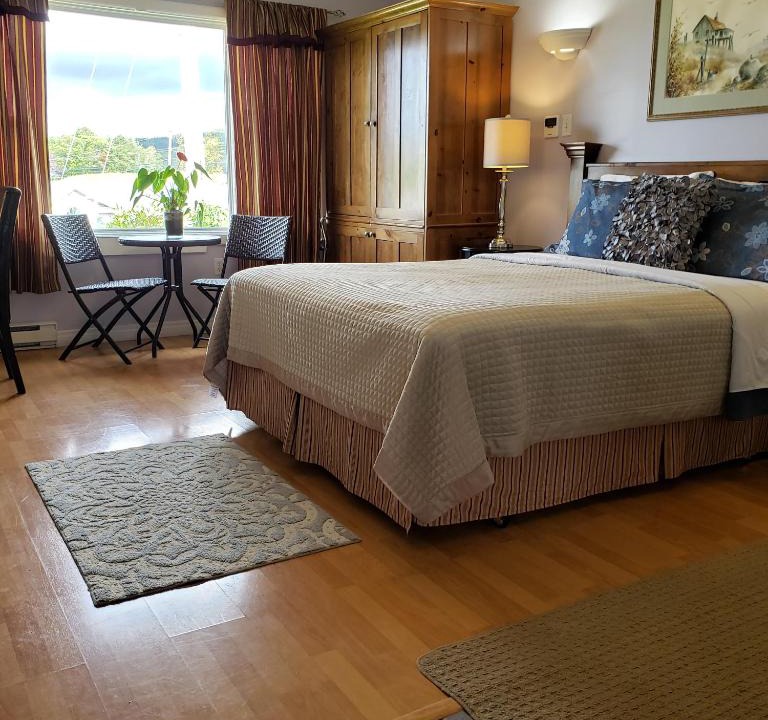 Antigonish House | Antigonish Evergreen Inn