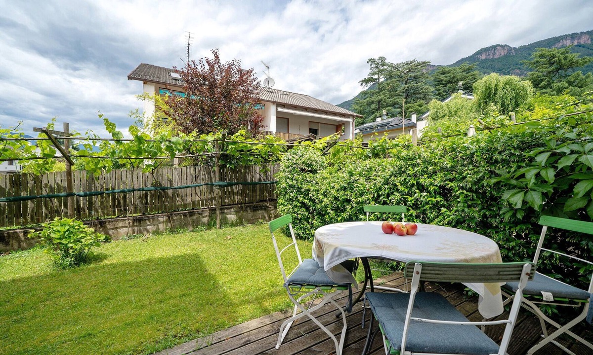 Terlano Apartment | Apartment 'Das Landhaus Apt Pink Lady' with Mountain View, Private Terrace and Wi-Fi