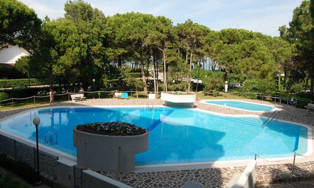 Lignano Riviera Apartment | Apartment with pool by the sea