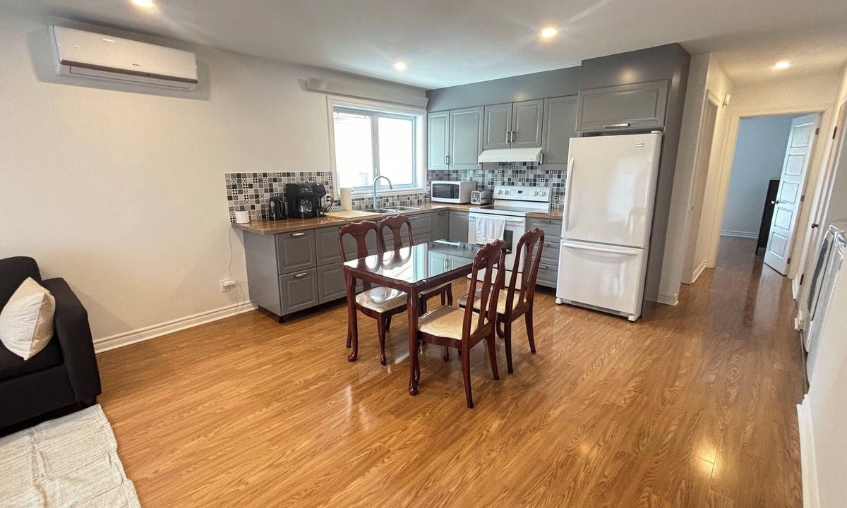 Les Maskoutains Regional County Municipality Apartment | Apartment with a Balcony. Free Parking.