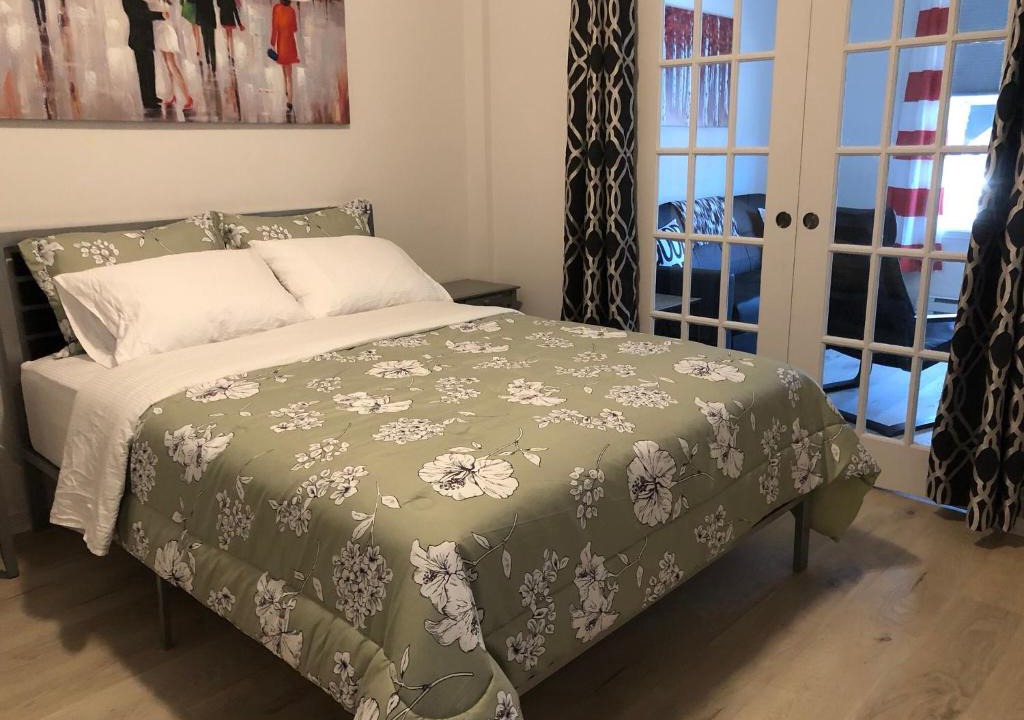 Verdun Apartment | Apartment with Parking by the Lachine Canal 02