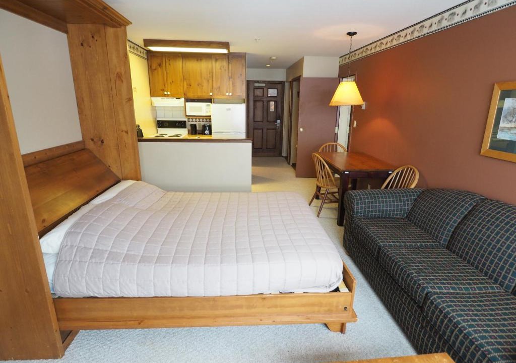 Okanagan-Similkameen Apartment | Apex Mountain Inn Suite 211-212 Condo