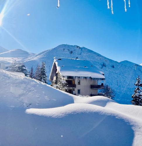Prato Nevoso Apartment | Appartamento 6 ospiti con piscina, 3 camere, box, 2 min piste - Snow Pool Chalet