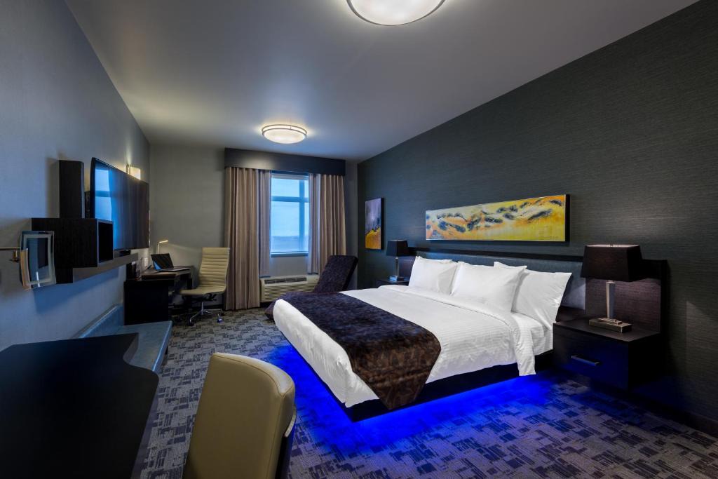 Calgary Hotel | Applause Hotel Calgary Airport by CLIQUE