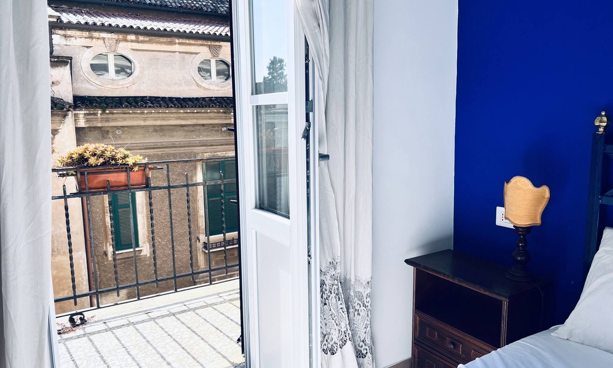 Esquilino Apartment | Aqua Claudia Two-Bedroom Apartment facing the Aurelian Walls