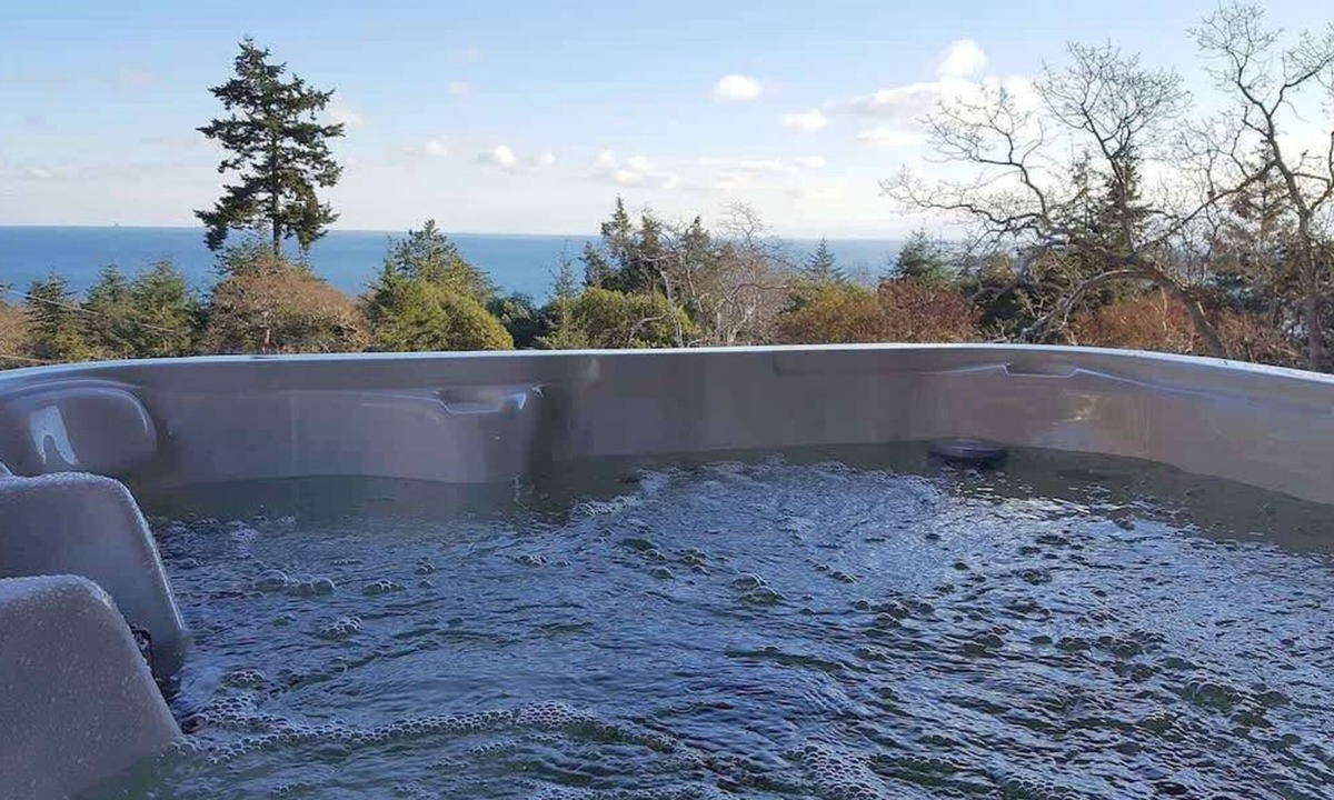 Metchosin House | Arbutus Hill Summary: