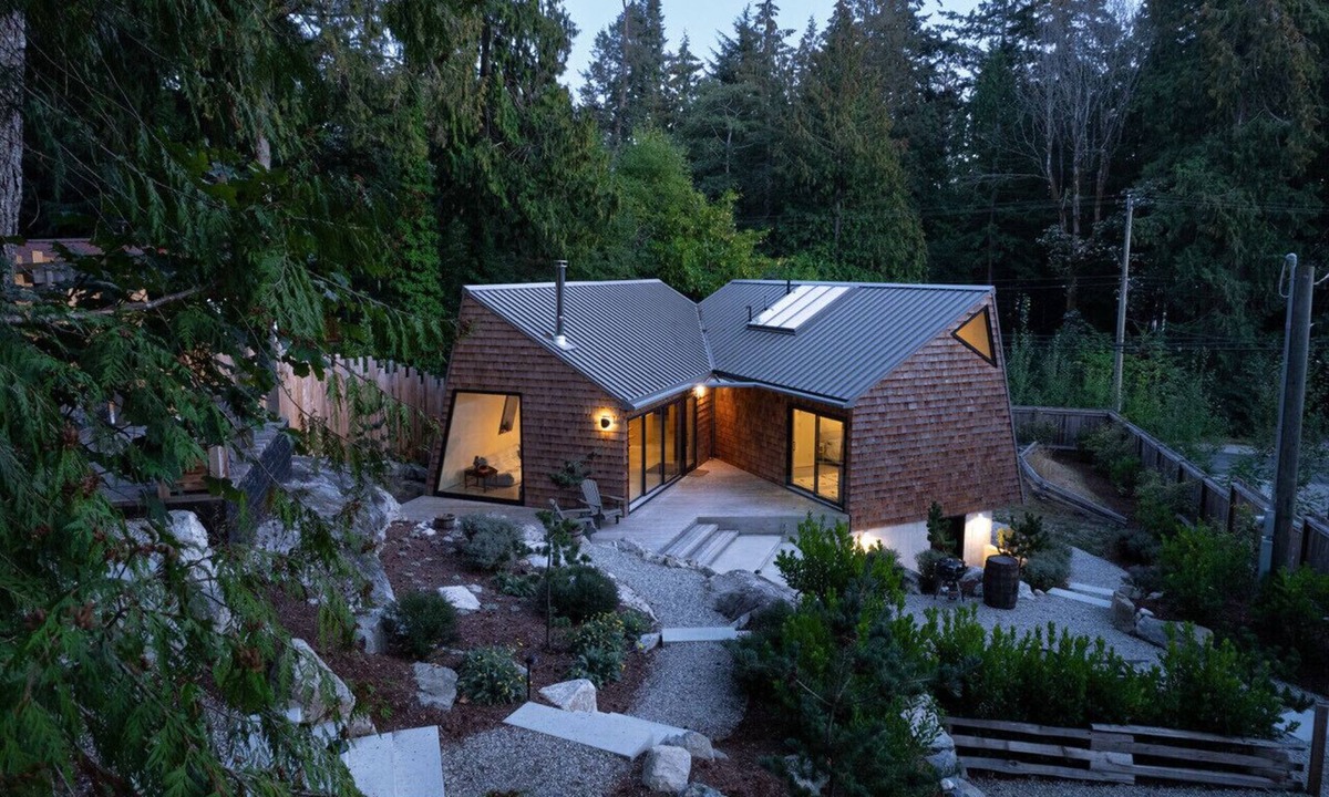 Roberts Creek House | Architect designed rustic modernist home 5 min walk to beach and cafe