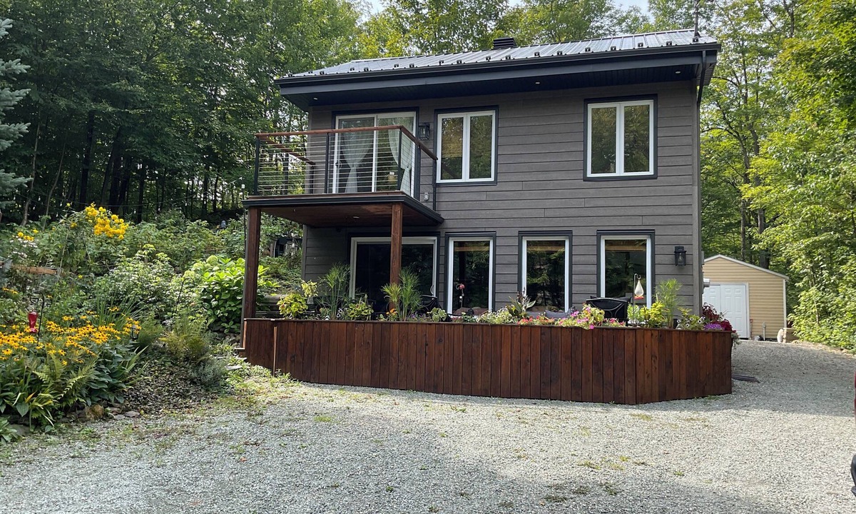 Austin Ski Chalet | At the heart of winter activities in the Eastern Townships, Chalet cap du ruisseau awaits you!