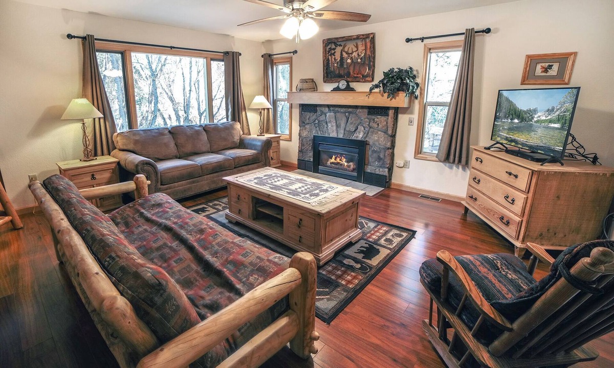 Estes Park Cabin | Attached cabin with King bed, Fireplace and Personal Hot Tub
