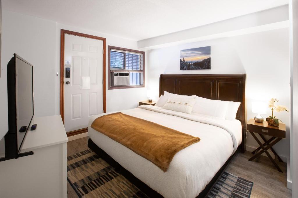 Village North House | Attractive Townhouse in Whistler Village with Hot Tub