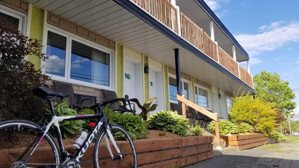 Lac-Etchemin Hotel | Auberge Happy Logis