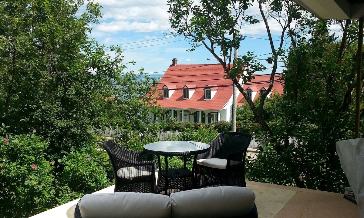 Cap-a-l'Aigle Bed & Breakfast | Auberge A La Chouenne