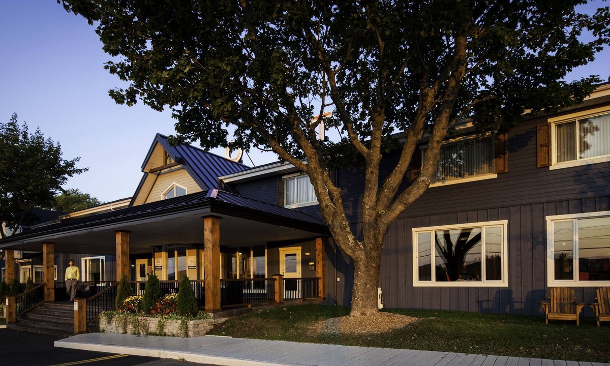 Riviere-du-Loup Regional County Municipality Hotel | Auberge De La Pointe