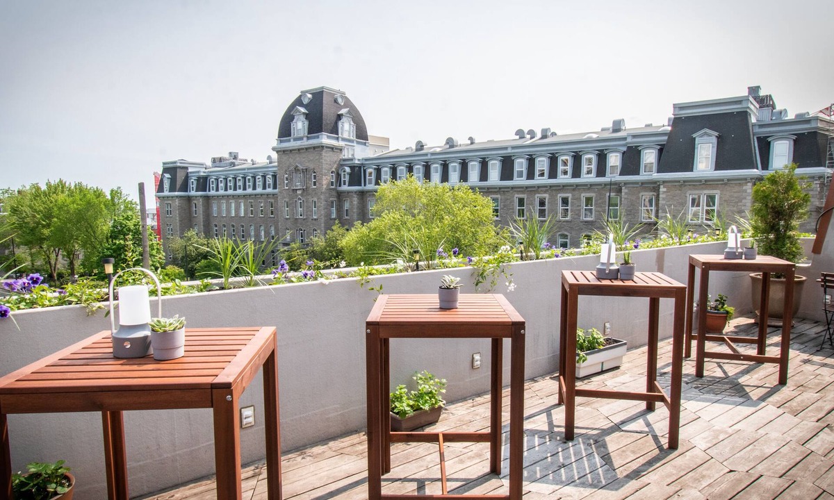 Quartier des Spectacles Hostel | Auberge du Plateau - Hostel