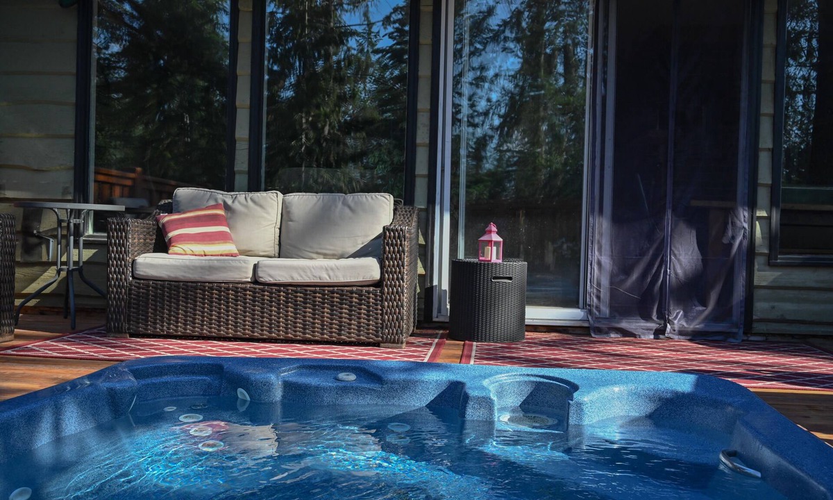 Golden House | Auberge Kicking Horse Guest House