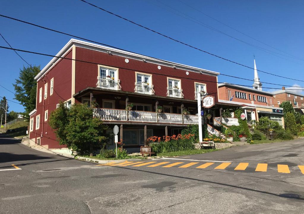Notre-Dame-du-Lac Hotel | Auberge La Dolce Vita